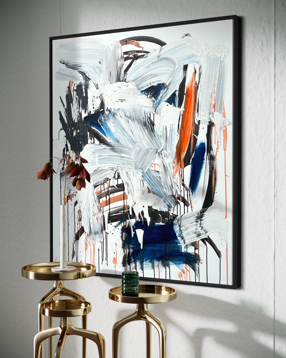 Maleriet Orange Blue Black fra KUUNIG på en væg